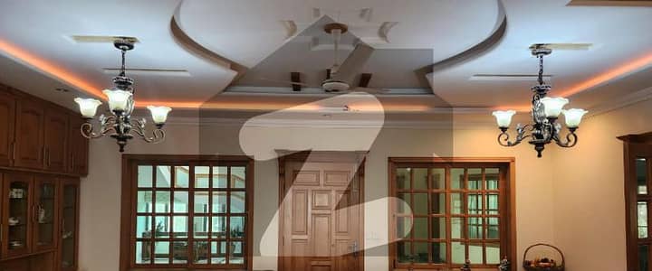 F7/2 500 Syd Beautiful Build House 5Bedroom Attached Bathroom 2TV lounge D/D Kitchen Huge Carparking Margalla Facing Prime Location for Sale