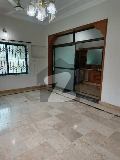 جی ۔ 11 اسلام آباد میں 2 کمروں کا 10 مرلہ بالائی پورشن 95.0 ہزار میں کرایہ پر دستیاب ہے۔