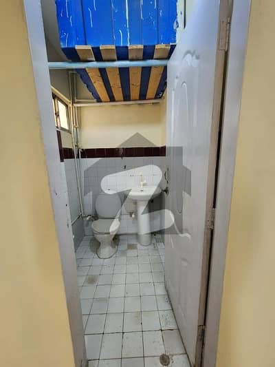 گلستانِِ جوہر ۔ بلاک 17 گلستانِ جوہر,کراچی میں 2 کمروں کا 4 مرلہ فلیٹ 40.0 لاکھ میں برائے فروخت۔