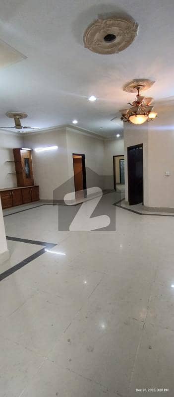 10 MARLA 5 BEDS HOUSE 5 BEDS DOUBLE TVL KITCHEN