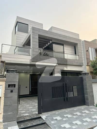 Live in Style! 10-Marla Modern Elegant Bungalow in DHA Phase 8 Block R 5-Master Beds with Attached Baths, 2 Kitchens, Spacious Lounge & Dining, Basement Servant Quarters, Easy Approach, Flawless Location Fresh Listing at 590 Lac