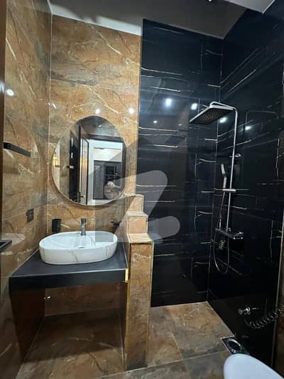 بحریہ ٹاؤن ۔ سیکٹر ایف بحریہ ٹاؤن,لاہور میں 1 کمرے کا 2 مرلہ فلیٹ 55.0 لاکھ میں برائے فروخت۔