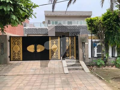 One Kanal Used Modern Design 6-Bedroom Double Unit Bungalow For Sale At Prime Location Of DHA Lahore Near To Park Masjid & Commercial Market.