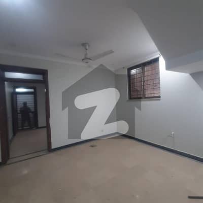 جی ۔ 13 اسلام آباد میں 4 کمروں کا 4 مرلہ زیریں پورشن 85.0 ہزار میں کرایہ پر دستیاب ہے۔