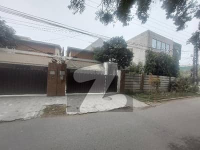 1+1 Kanal Duplex Building Available For Sale
