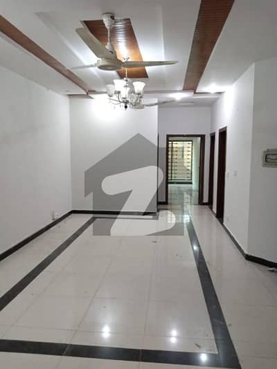 بحریہ ٹاؤن فیز 5 بحریہ ٹاؤن راولپنڈی,راولپنڈی میں 5 کمروں کا 11 مرلہ مکان 1.55 لاکھ میں کرایہ پر دستیاب ہے۔