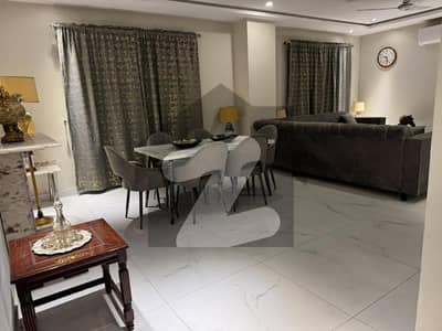 گلبرگ لاہور میں 3 کمروں کا 8 مرلہ فلیٹ 2.7 لاکھ میں کرایہ پر دستیاب ہے۔