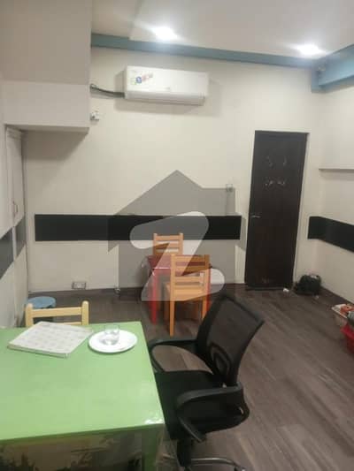 گلبرگ لاہور میں 14 مرلہ عمارت 16.5 کروڑ میں برائے فروخت۔