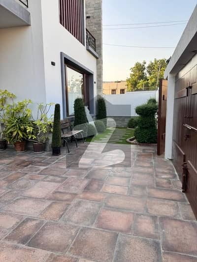 Stunning 500 Yard Bungalow with Basement 2+3 Bedroom Layout Just 2 Years Old