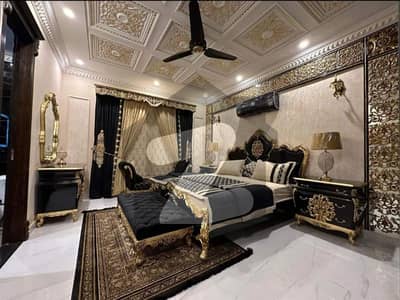 بحریہ ٹاؤن سیکٹر سی بحریہ ٹاؤن,لاہور میں 5 کمروں کا 10 مرلہ مکان 2.25 لاکھ میں کرایہ پر دستیاب ہے۔