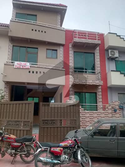 Royal Opportunity 25*40 Renovated Sun-Facing Home for Sale in G-13/4