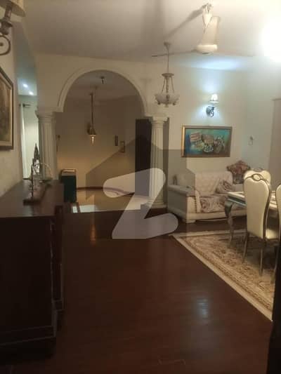 ڈی ایچ اے فیز 5 ڈی ایچ اے ڈیفینس,کراچی میں 4 کمروں کا 1 کنال مکان 4.1 لاکھ میں کرایہ پر دستیاب ہے۔