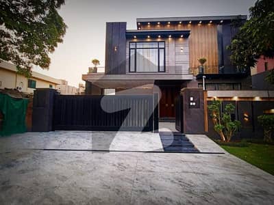 1 KANAL BRAND NEW MODERN HOUSE AVAILABLE FOR SALE IN EME SOCITY
