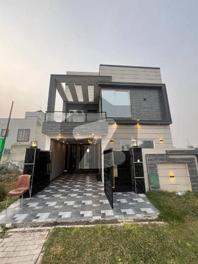 بحریہ ٹاؤن سیکٹر ای بحریہ ٹاؤن,لاہور میں 3 کمروں کا 5 مرلہ مکان 1.89 کروڑ میں برائے فروخت۔