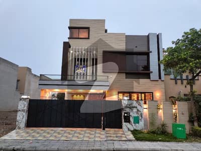 بحریہ ٹاؤن سیکٹر ای بحریہ ٹاؤن,لاہور میں 5 کمروں کا 10 مرلہ مکان 3.2 کروڑ میں برائے فروخت۔