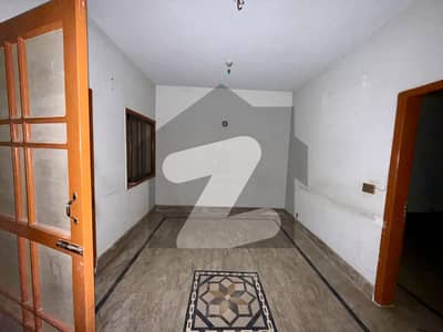 صفورا گوٹھ گلستانِ جوہر,کراچی میں 2 کمروں کا 5 مرلہ بالائی پورشن 40.0 ہزار میں کرایہ پر دستیاب ہے۔