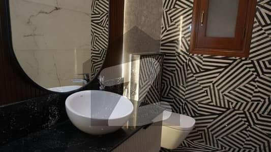 ڈی ایچ اے فیز 6 ڈی ایچ اے ڈیفینس,کراچی میں 6 کمروں کا 2 کنال مکان 48.0 کروڑ میں برائے فروخت۔