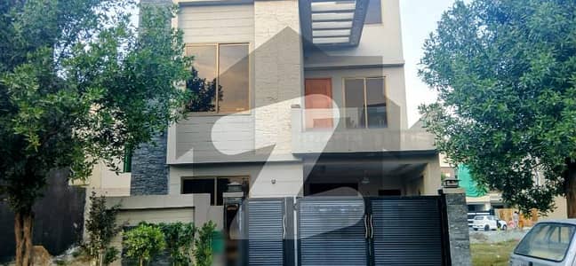 بحریہ آرچرڈ لاہور میں 2 کمروں کا 5 مرلہ بالائی پورشن 35.0 ہزار میں کرایہ پر دستیاب ہے۔