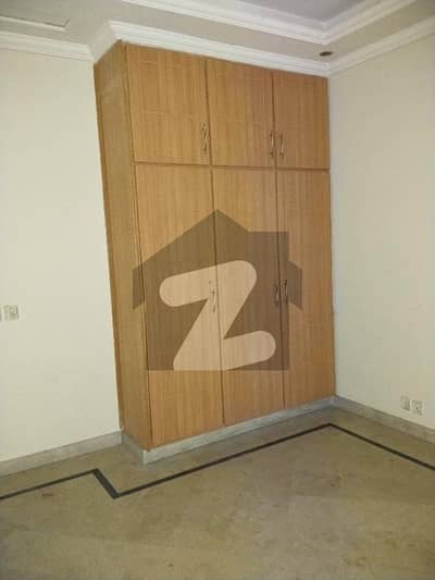 واپڈا ٹاؤن فیز 1 - بلاک ای2 واپڈا ٹاؤن فیز 1,واپڈا ٹاؤن,لاہور میں 4 کمروں کا 10 مرلہ مکان 3.2 کروڑ میں برائے فروخت۔