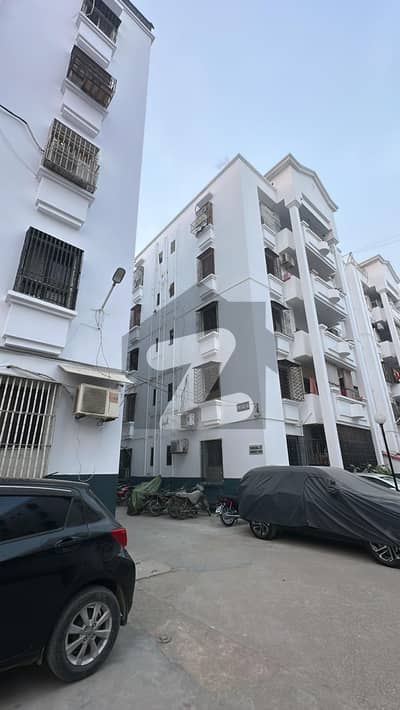 Premium Location Flat Leased Safari Boulevard Phase 3 Block 15 Gulistan Johar 2nd Floor 1500 Sqft Having 3 Bed Drawing Dinning With Store Fully Maintained Ready To Move Flat.   Premium Quality Fittings And Fixtures Applied.   Demand 280 Original Pics Attached