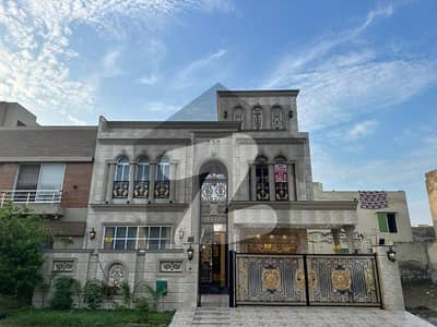 بحریہ ٹاؤن سیکٹر سی بحریہ ٹاؤن,لاہور میں 5 کمروں کا 10 مرلہ مکان 4.0 کروڑ میں برائے فروخت۔ بحریہ ٹاؤن سیکٹر سی بحریہ ٹاؤن,لاہور میں 5 کمروں کا 10 مرلہ مکان 4.0 کروڑ میں برائے فروخت۔