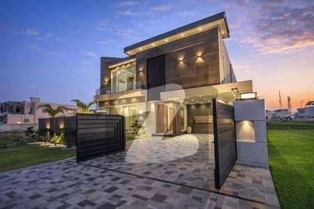 ڈی ایچ اے فیز 7 - بلاک کیو فیز 7,ڈیفنس (ڈی ایچ اے),لاہور میں 5 کمروں کا 1 کنال مکان 8.0 کروڑ میں برائے فروخت۔