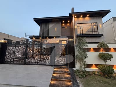 *1 Kanal UltraModern Masterpiece For Sale*