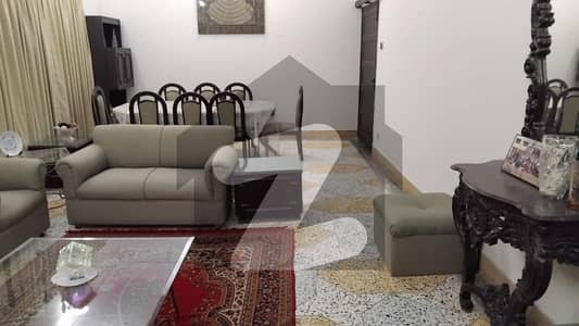 ڈی ایچ اے ڈیفینس کراچی میں 3 کمروں کا 1 کنال بالائی پورشن 2.0 لاکھ میں کرایہ پر دستیاب ہے۔