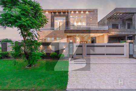 ڈی ایچ اے فیز 7 - بلاک یو فیز 7,ڈیفنس (ڈی ایچ اے),لاہور میں 5 کمروں کا 1 کنال مکان 7.5 کروڑ میں برائے فروخت۔