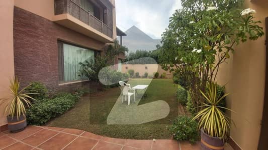 ڈی ایچ اے فیز 8 - زون اے ڈی ایچ اے فیز 8,ڈی ایچ اے ڈیفینس,کراچی میں 6 کمروں کا 2 کنال مکان 12.0 لاکھ میں کرایہ پر دستیاب ہے۔