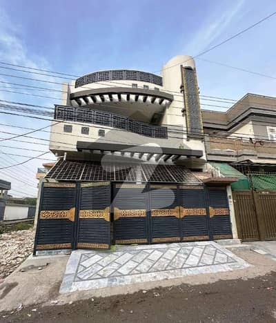 حیات آباد فیز 6 - ایف6 حیات آباد فیز 6,حیات آباد,پشاور میں 7 کمروں کا 5 مرلہ مکان 3.7 کروڑ میں برائے فروخت۔