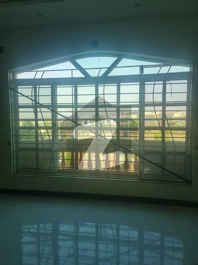 بحریہ ٹاؤن فیز 8 ۔ سیکٹر ایف - 1 بحریہ ٹاؤن فیز 8,بحریہ ٹاؤن راولپنڈی,راولپنڈی میں 3 کمروں کا 10 مرلہ بالائی پورشن 55.0 ہزار میں کرایہ پر دستیاب ہے۔