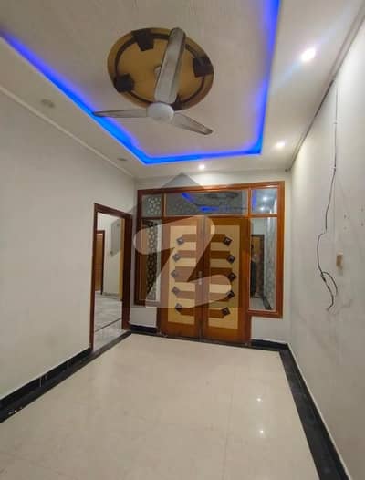 حیات آباد فیز 7 - ای5 حیات آباد فیز 7,حیات آباد,پشاور میں 6 کمروں کا 3 مرلہ مکان 2.1 کروڑ میں برائے فروخت۔