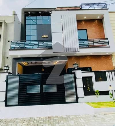 نیو سٹی فیز 2 نیو سٹی,واہ میں 5 کمروں کا 7 مرلہ مکان 2.8 کروڑ میں برائے فروخت۔