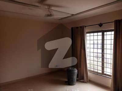 نیول اینکریج اسلام آباد میں 6 کمروں کا 14 مرلہ مکان 1.6 لاکھ میں کرایہ پر دستیاب ہے۔