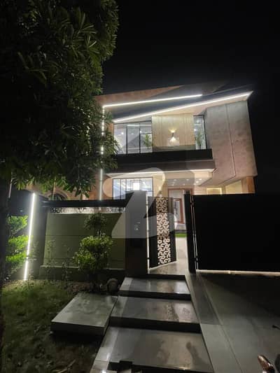 ڈی ایچ اے فیز 5 ۔ بلاک ایم ایکسٹینشن ڈی ایچ اے فیز 5,ڈی ایچ اے ڈیفینس,لاہور میں 5 کمروں کا 11 مرلہ مکان 4.25 کروڑ میں برائے فروخت۔