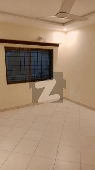 آئی ۔ 8 اسلام آباد میں 4 کمروں کا 12 مرلہ بالائی پورشن 1.75 لاکھ میں کرایہ پر دستیاب ہے۔