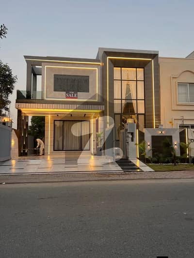 فارمانئیٹس ہاؤسنگ سکیم لاہور میں 5 کمروں کا 10 مرلہ مکان 3.1 کروڑ میں برائے فروخت۔