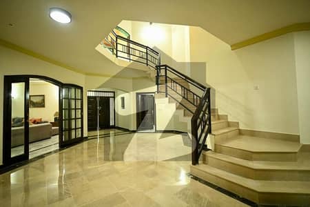 ایف ۔ 11 اسلام آباد میں 7 کمروں کا 2 کنال مکان 14.0 لاکھ میں کرایہ پر دستیاب ہے۔