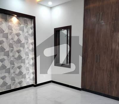 گلستانِ جوہر کراچی میں 6 کمروں کا 1 کنال مکان 4.25 لاکھ میں کرایہ پر دستیاب ہے۔