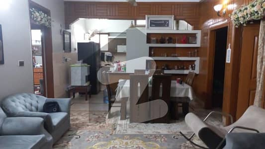 گلستانِِ جوہر ۔ بلاک 2 گلستانِ جوہر,کراچی میں 6 کمروں کا 10 مرلہ مکان 6.0 کروڑ میں برائے فروخت۔