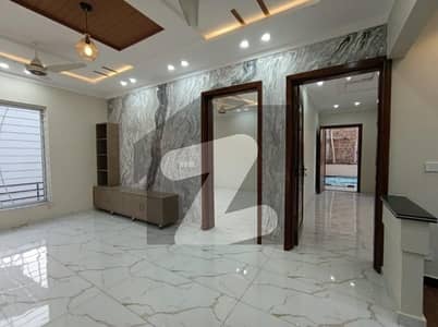 10 Marla Corner House -Upper portion For rent - prime Location - brand new