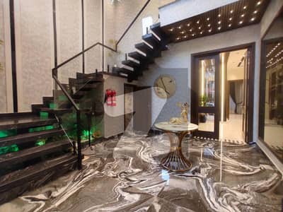 بحریہ ٹاؤن سیکٹر ای بحریہ ٹاؤن,لاہور میں 5 کمروں کا 11 مرلہ مکان 3.0 لاکھ میں کرایہ پر دستیاب ہے۔