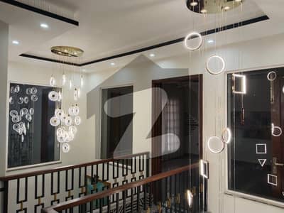 نشیمنِ اقبال فیز 2 نشیمنِ اقبال,لاہور میں 6 کمروں کا 1 کنال مکان 6.5 کروڑ میں برائے فروخت۔