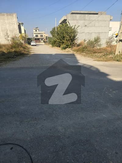 5 Marla level sunface plot of ideal location near to Doubal Road for sale