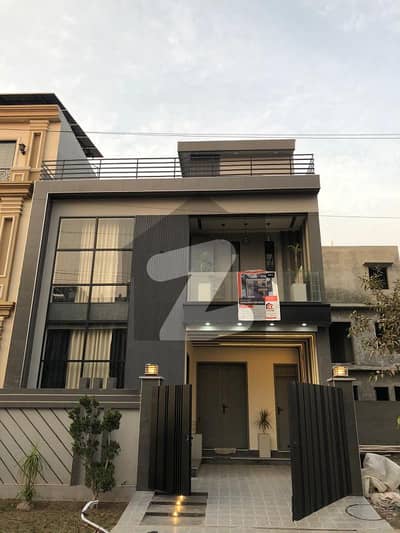 5 Marla Brand New Modern Design Lavish House For Sale In Park View City Lahore | For Discounted Price And Original Pictures Download The App "Signature Lands".