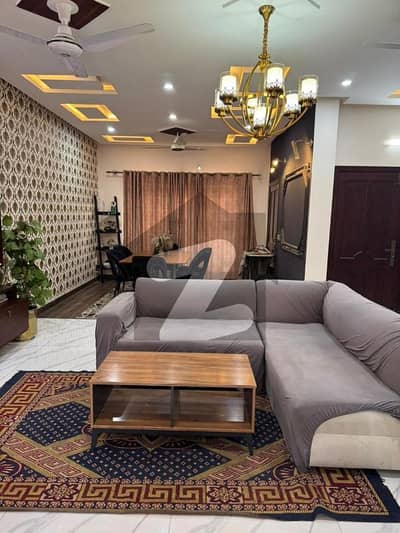 پی ڈبلیو ڈی روڈ اسلام آباد میں 4 کمروں کا 5 مرلہ مکان 3.5 کروڑ میں برائے فروخت۔