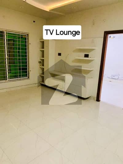 In Riaz Ul Jannah - Umer Block Of Faisalabad, A 10 Marla Upper Portion Is Available