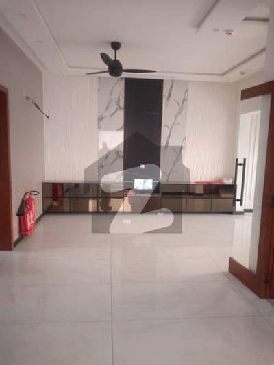 ڈی ایچ اے فیز 7 - بلاک وائے فیز 7,ڈیفنس (ڈی ایچ اے),لاہور میں 5 کمروں کا 10 مرلہ مکان 8.0 کروڑ میں برائے فروخت۔ ڈی ایچ اے فیز 7 - بلاک وائے فیز 7,ڈیفنس (ڈی ایچ اے),لاہور میں 5 کمروں کا 10 مرلہ مکان 8.0 کروڑ میں برائے فروخت۔