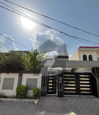 زکریا ٹاؤن ملتان میں 5 کمروں کا 12 مرلہ مکان 2.2 کروڑ میں برائے فروخت۔